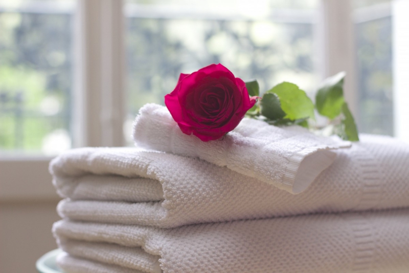 hotel-VERIGNON-min_towel_rose_clean_care_salon_spa_white_bath-731641